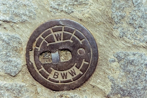 200104b bww 01 G-manhole-cover-berliner-wasserwerke-bww-by-E-Girardet