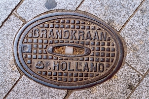 200306 kraan G-manhole-cover-brandkraan-by-E-Girardet