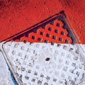 200310a_rot-weiss_G-manhole-cover-white-red-by-E-Girardet.jpg