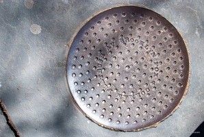 200803 23 DSC 5404-manhole-cover--by-E-Girardet