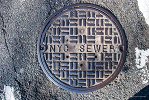 200803 23 DSC 5440-manhole-cover--by-E-Girardet
