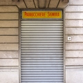201107_19_IMG_0013-closed-shop-sign-signoras-hair-salon-by-E-Girardet.jpg