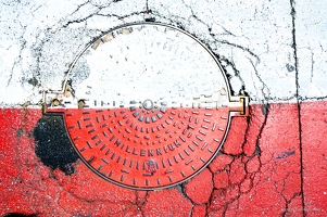 201107 25 DSC 4864-manhole-cover--by-E-Girardet