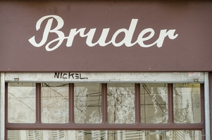 201207 18 DSC 1595-bruder-brother-window-typography-by-E-Girardet