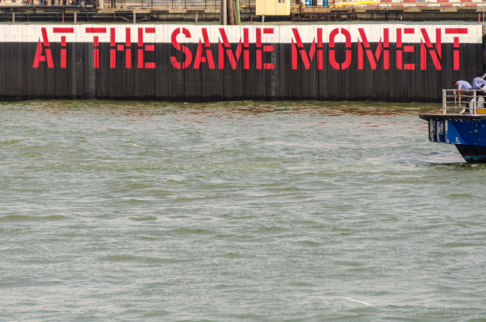 201210_06_DSC_3278-red-text-at-the-by-E-Girardet.jpg