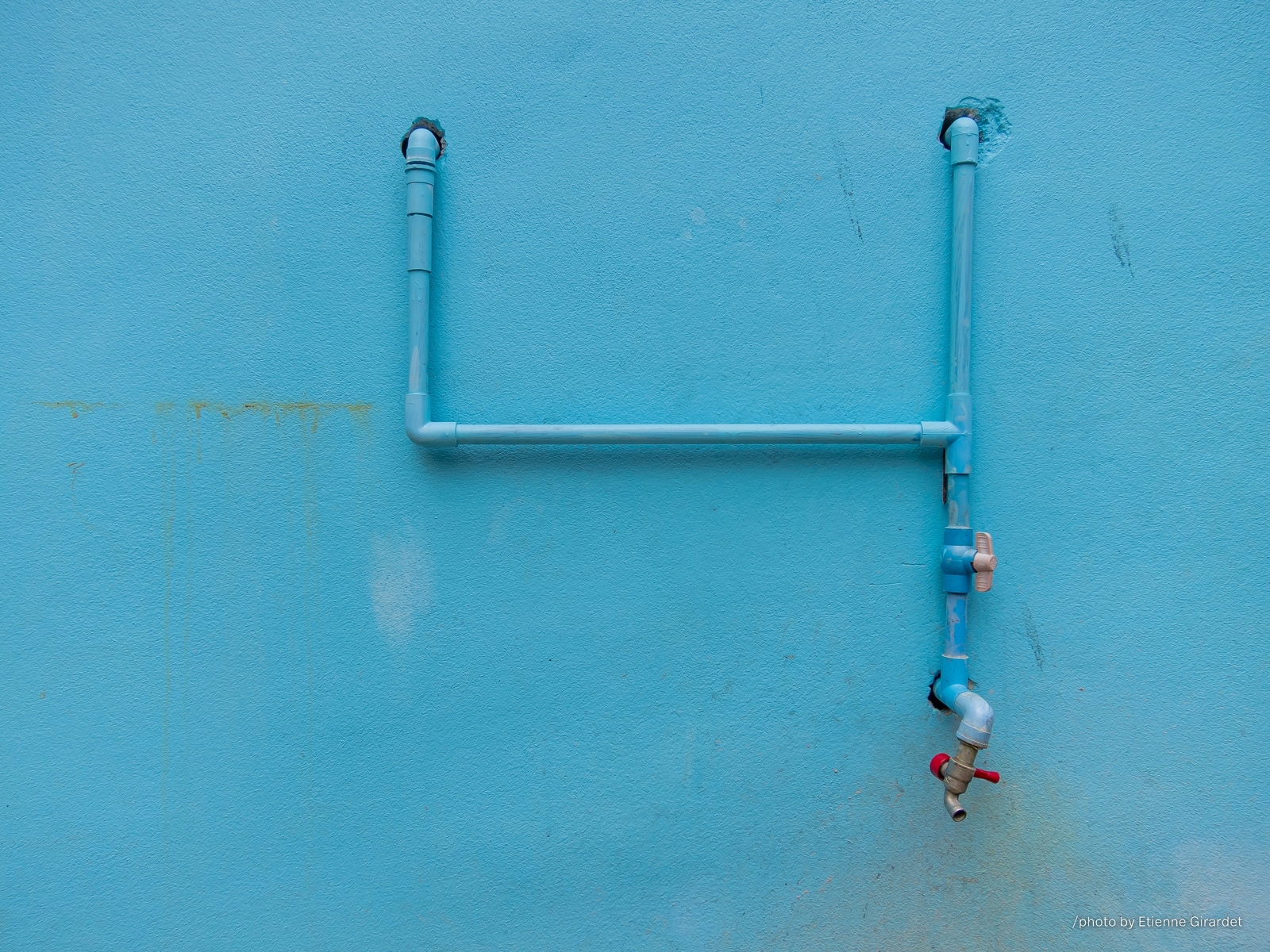 201404_28_IMG_0953-blue-water-pipes-by-E-Girardet.jpg