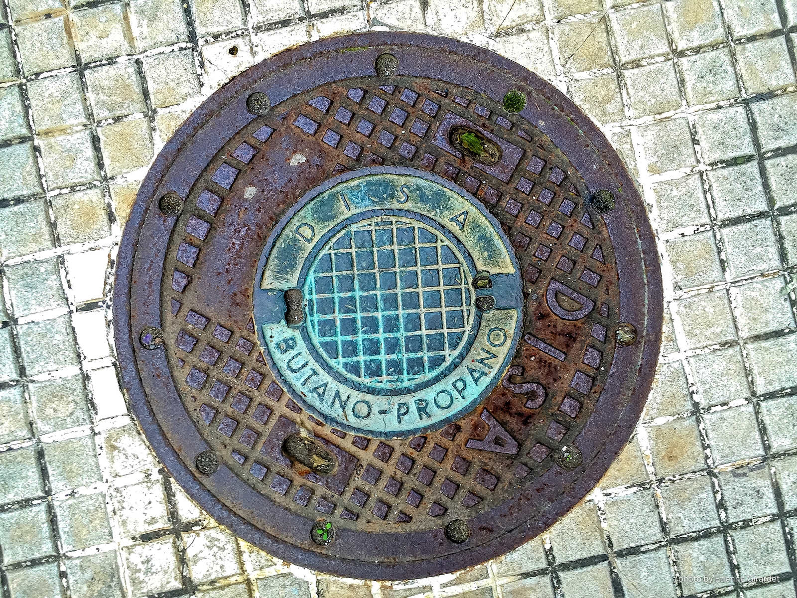 201412_21_IMG_2189-manhole-cover--by-E-Girardet.jpg