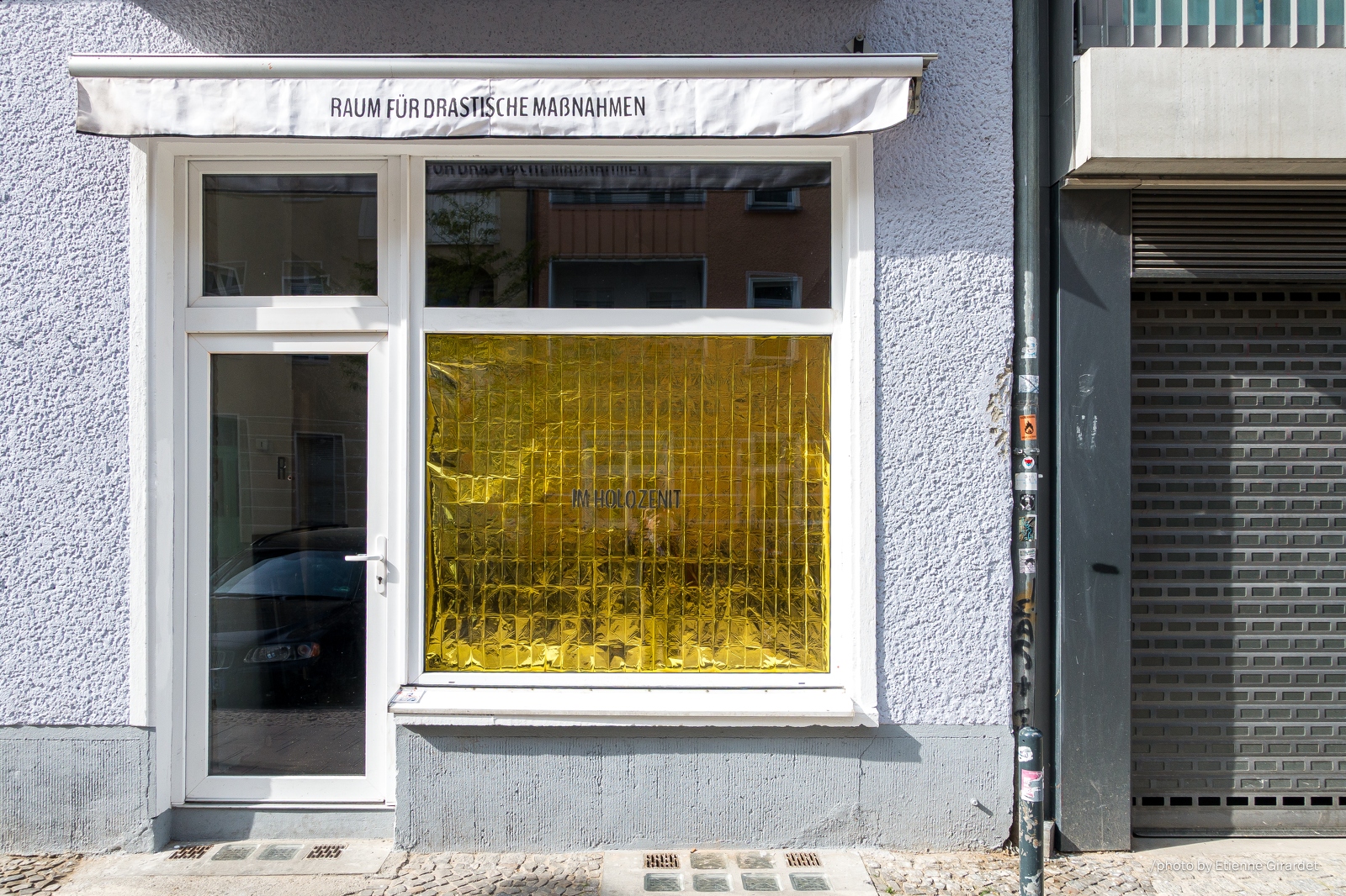 201505_16_DSC02796-building-facade-with-gold-window-film-by-E-Girardet.jpg