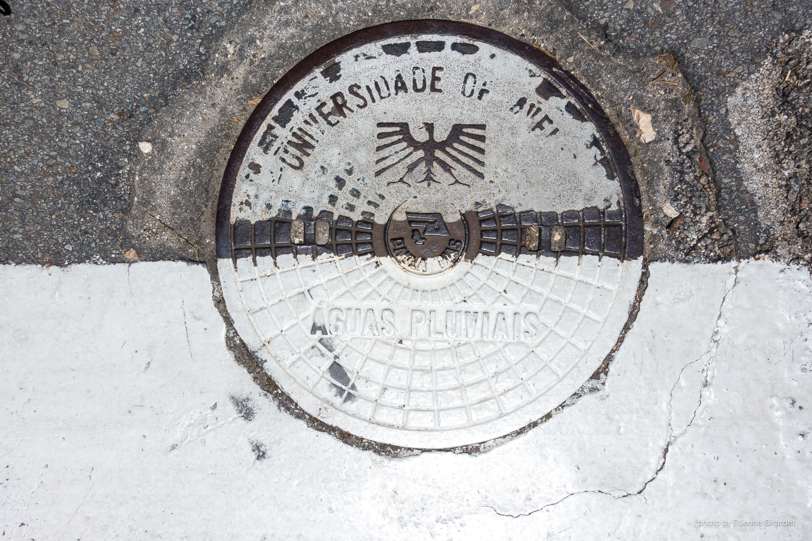 201507_29_DSC03477-manhole-cover--by-E-Girardet.jpg