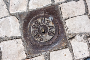 201508 07 DSC04029-manhole-cover--by-E-Girardet
