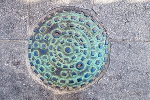 201508 08 DSC04191-manhole-cover--by-E-Girardet