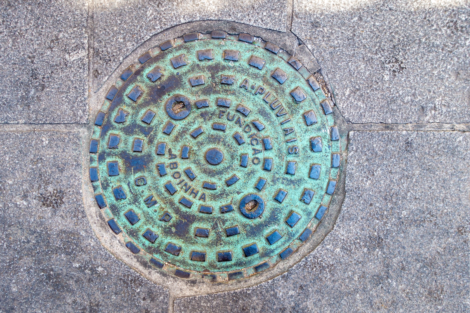 201508_08_DSC04191-manhole-cover--by-E-Girardet.jpg