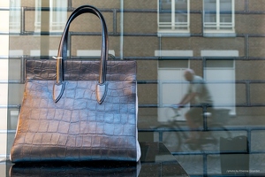 201508 21 DSC05069-PS-shop-window-leather-handbag-by-E-Girardet