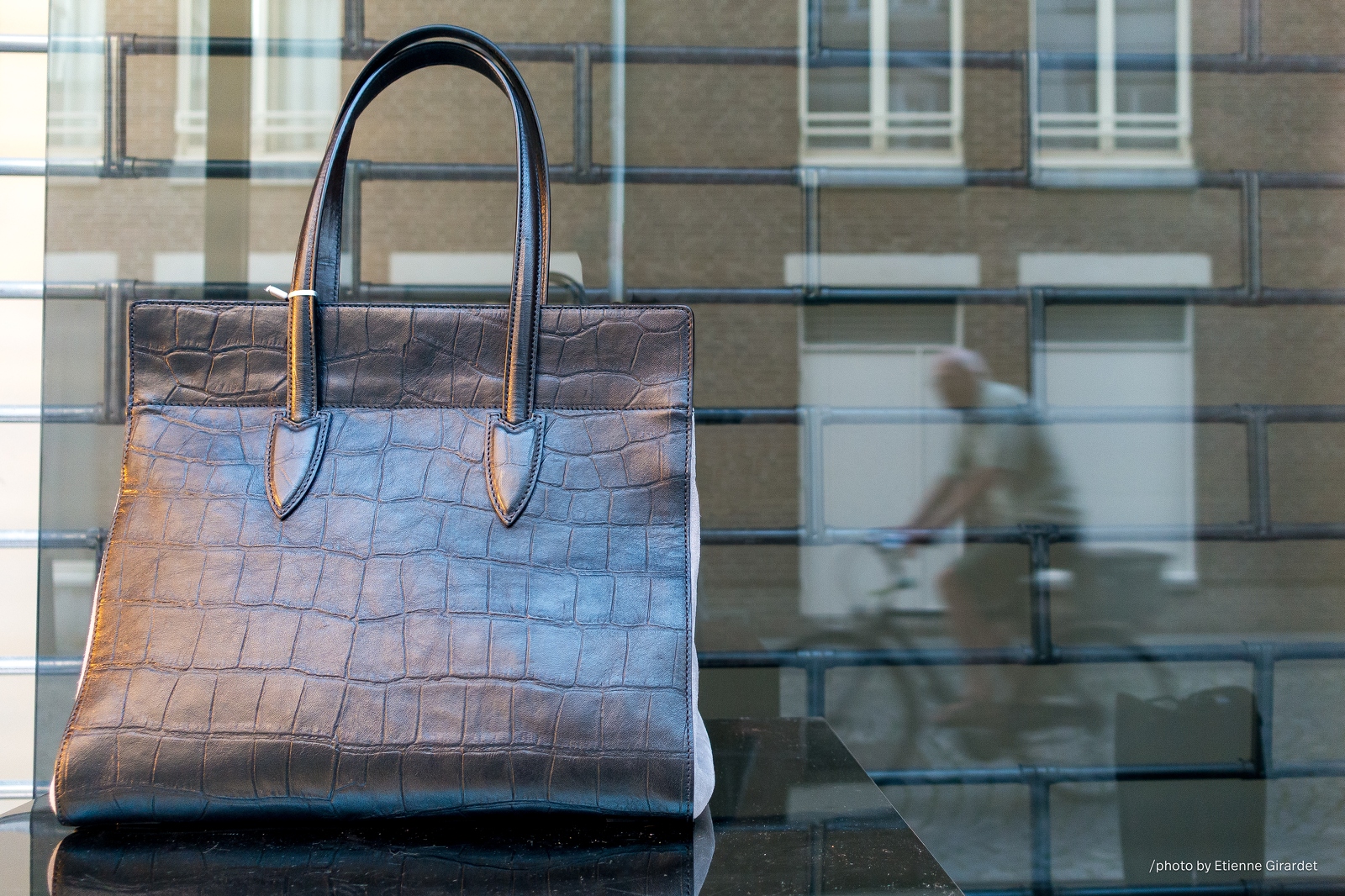 201508_21_DSC05069-PS-shop-window-leather-handbag-by-E-Girardet.jpg