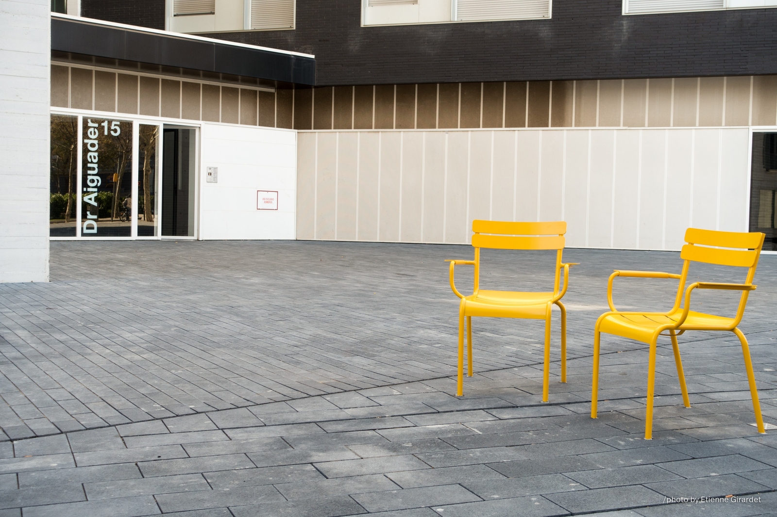 201603_23_DSC06395-yellow-chairs-outdoor-by-E-Girardet.jpg