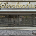 201606_06_IMG_9856-closed-shop-facade-with-metal-shutters-by-E-Girardet.jpg