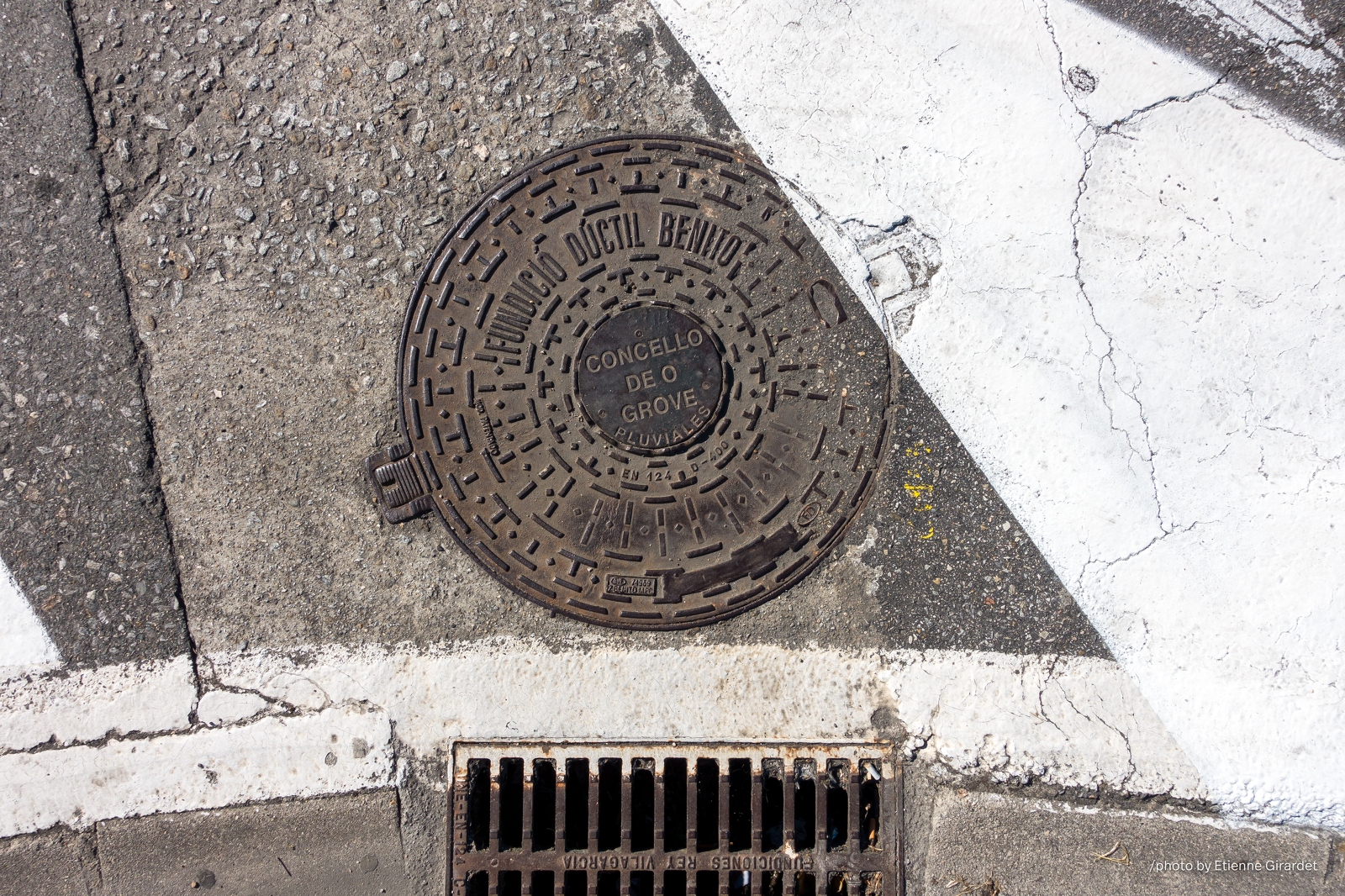 201608_06_DSC08252-manhole-cover--by-E-Girardet.jpg