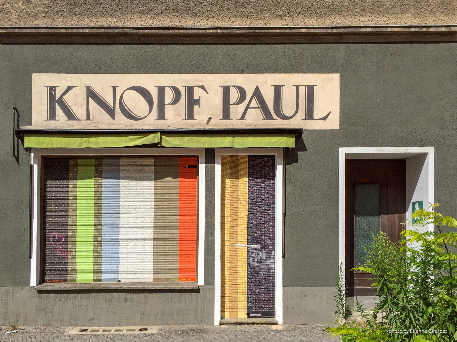 201607_20_IMG_0399-shopfront-with-name-knope-paul-by-E-Girardet.jpg