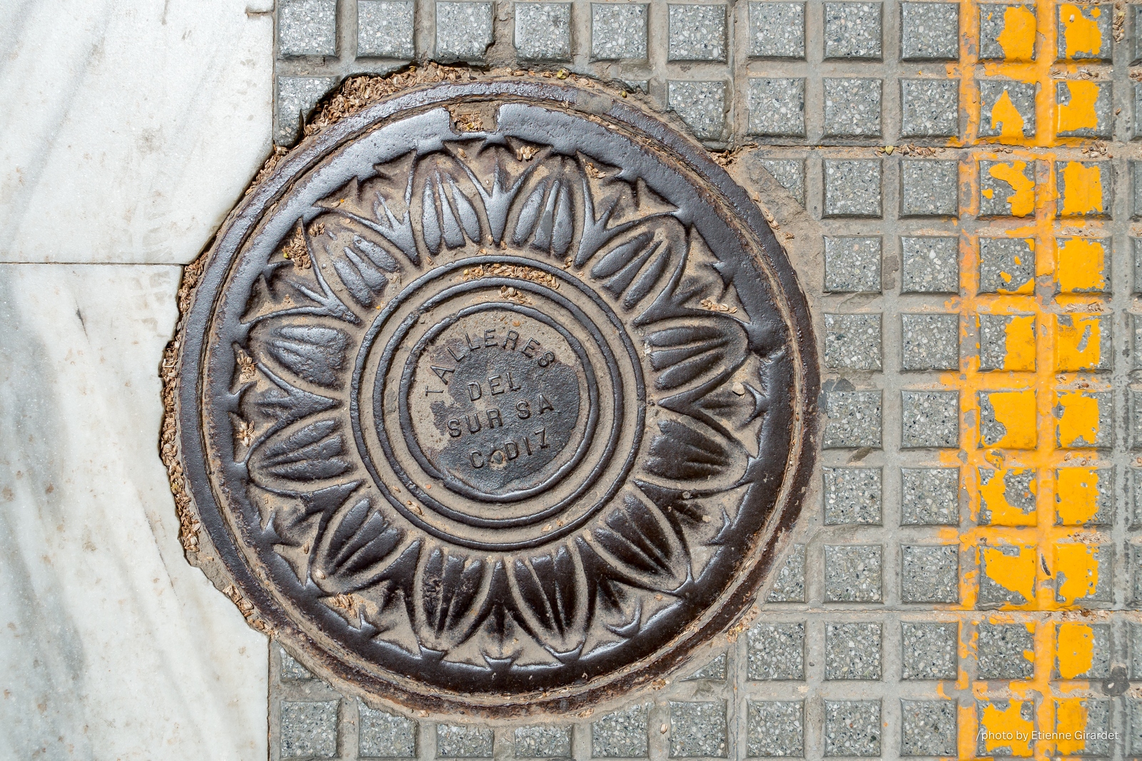 201704_19_DSC00610-manhole-cover--by-E-Girardet.jpg