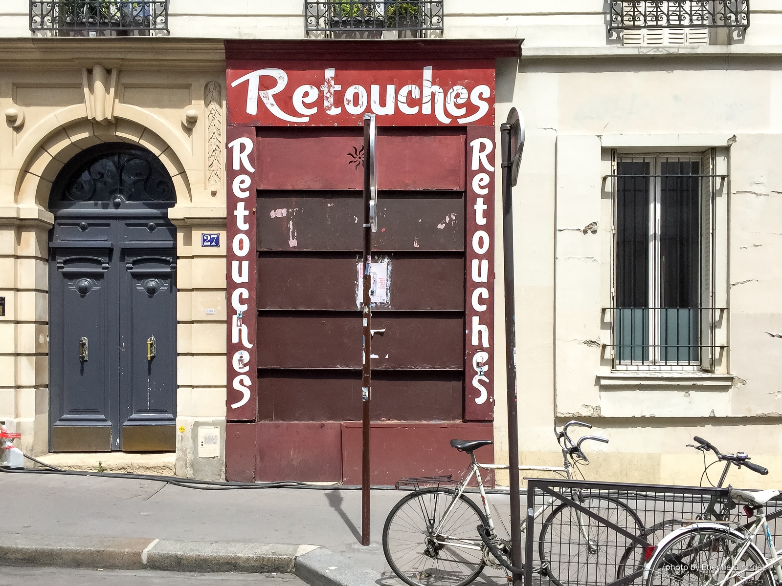 201706_08_IMG_4988-parisian-storefront-with-retouches-sign-by-E-Girardet.jpg