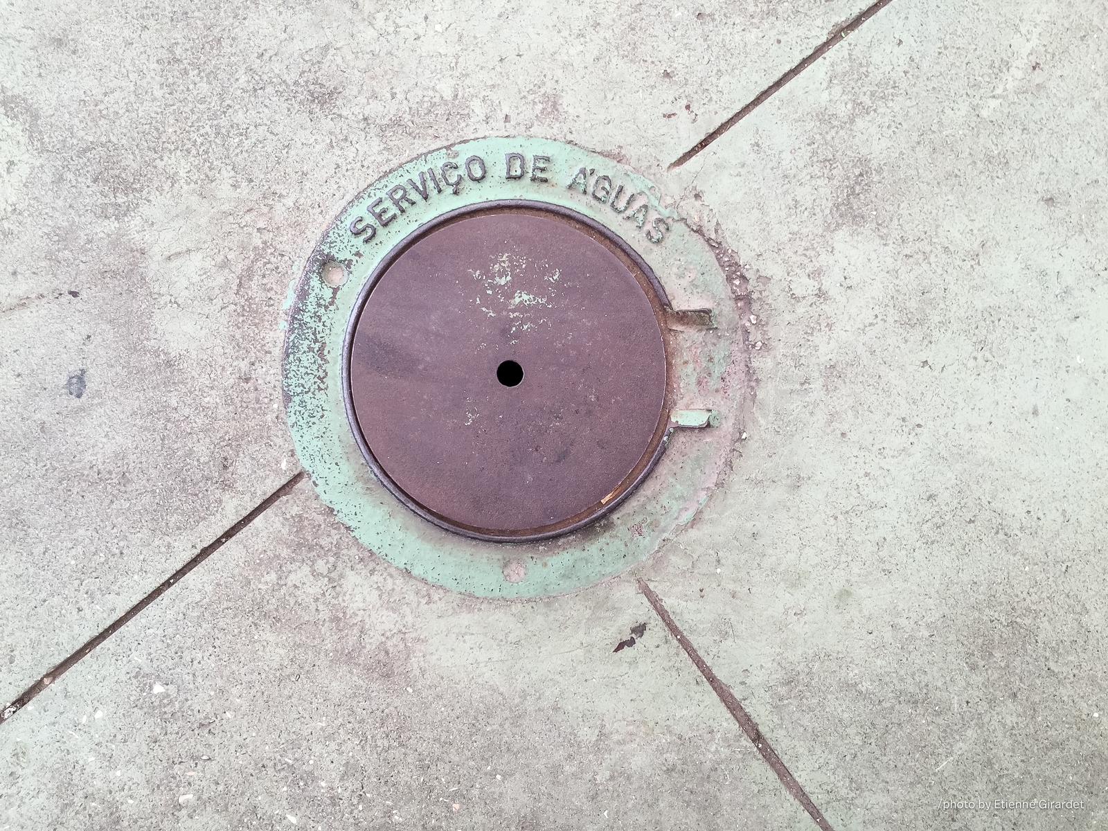 201708_01_IMG_6070-manhole-cover--by-E-Girardet.jpg