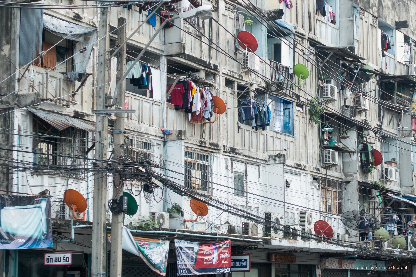 201712_16_DSC03576-house-cables-clotheslines-bangkok-by-E-Girardet.jpg