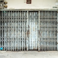 201712_16_DSC03614-aged-metal-shuttered-storefront-by-E-Girardet.jpg