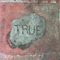 201712_18_IMG_8057-manhole-cover--by-E-Girardet.jpg
