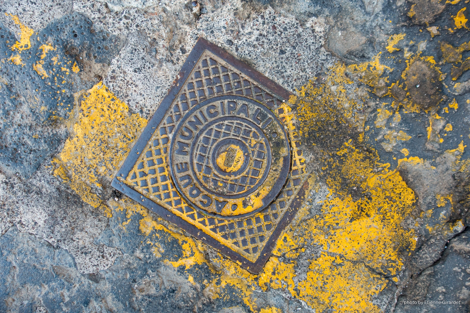 201804_05_DSC05300-manhole-cover--by-E-Girardet.jpg