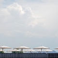 201808_01_RXX1019-sunshade-pool-sky-by-E-Girardet.jpg