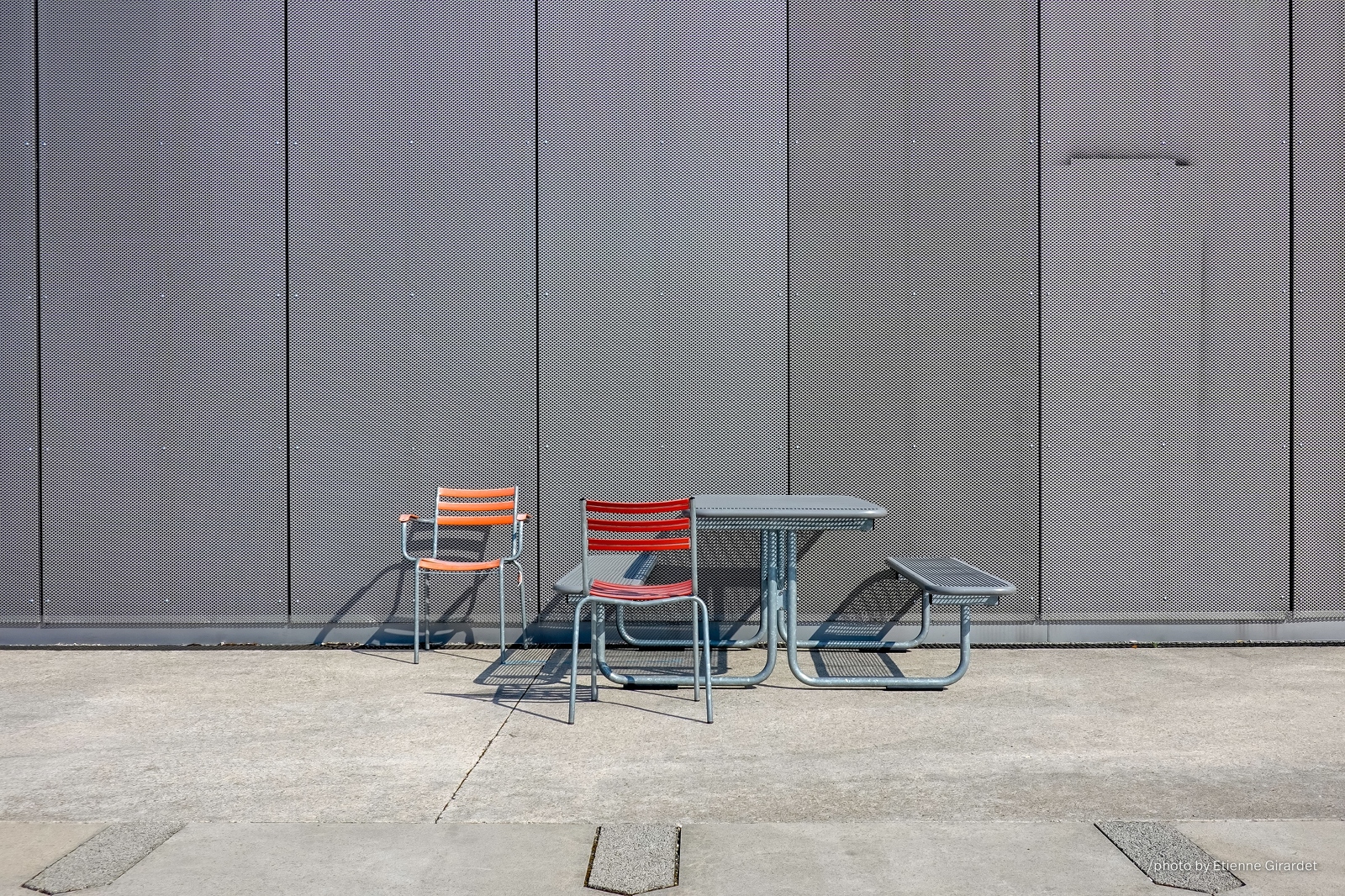 201808_02_RXX1263-chairs-table-rooftop-sunny-by-E-Girardet.jpg