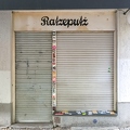 201807_20_IMG_1077-storefront-with-stickers-and-name-ratzeputz-by-E-Girardet.jpg