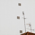 201810_22_RXX1807-white-wall-roof-tv-antenna-by-E-Girardet.jpg
