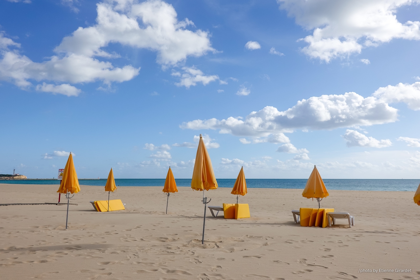 201810_29_RXX2116-yellow-sunshade-empty-beach-by-E-Girardet.jpg