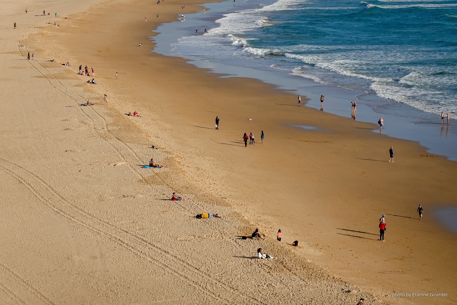 201811_01_RXX2222-beach-sea-people-from-above-by-E-Girardet.jpg