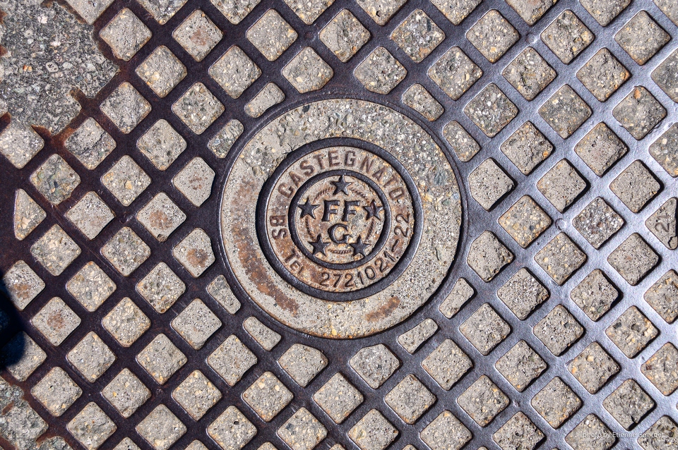 201904_20_ZZ6_1356-manhole-cover--by-E-Girardet.jpg