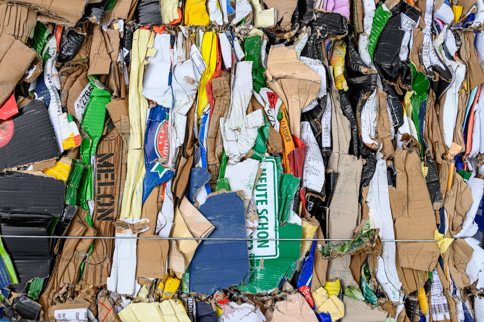 201904_24_ZZ6_1604-paper-waste-pressed-recycling-by-E-Girardet.jpg