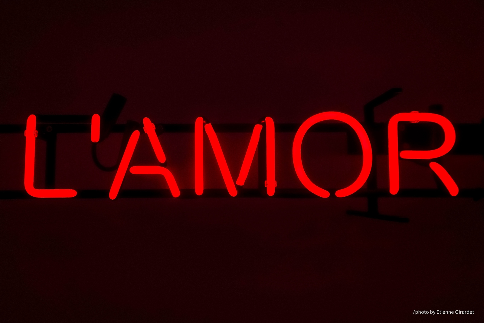 201904_26_RXX2795-love-typography-neon-sign-by-E-Girardet.jpg