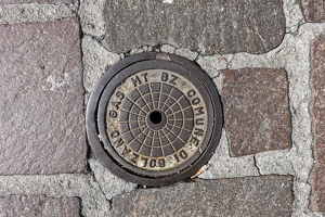 201904 26 RXX2824-manhole-cover--by-E-Girardet