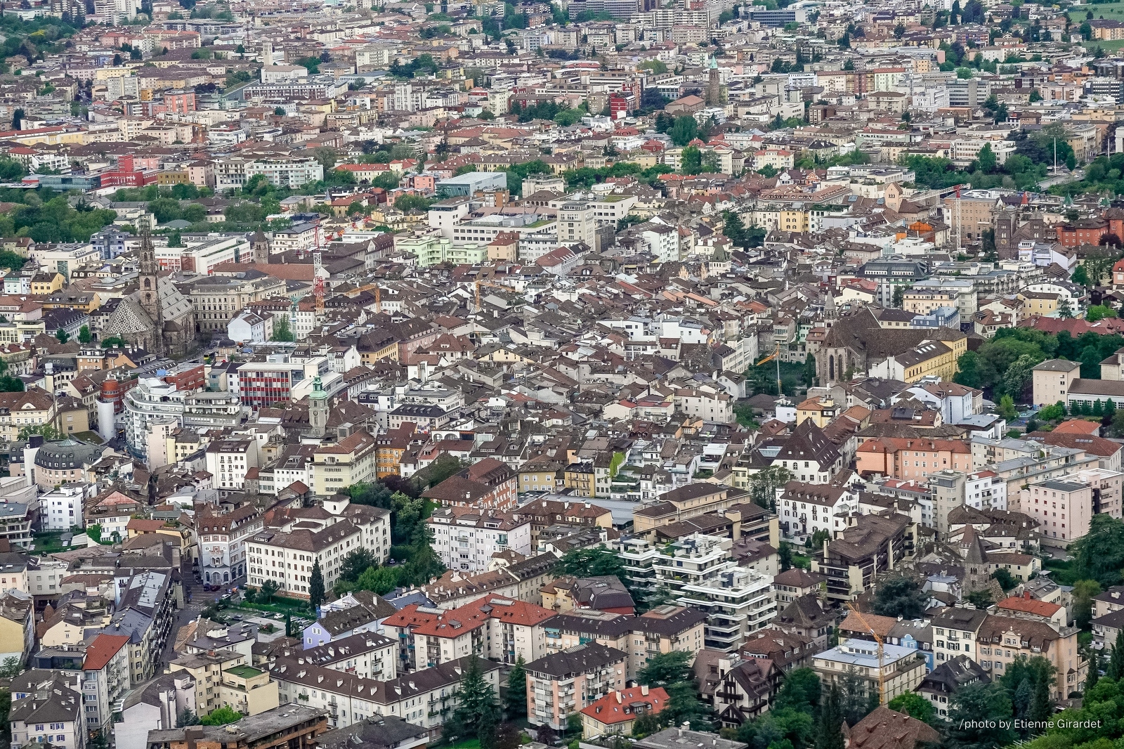 201904_26_RXX2896-houses-city-bozen-from-above-by-E-Girardet.jpg