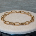 201905_20_RXX04358-shop-window-golden-necklace-by-E-Girardet.jpg
