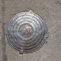 201906_22_RXX04557-manhole-cover--by-E-Girardet.jpg