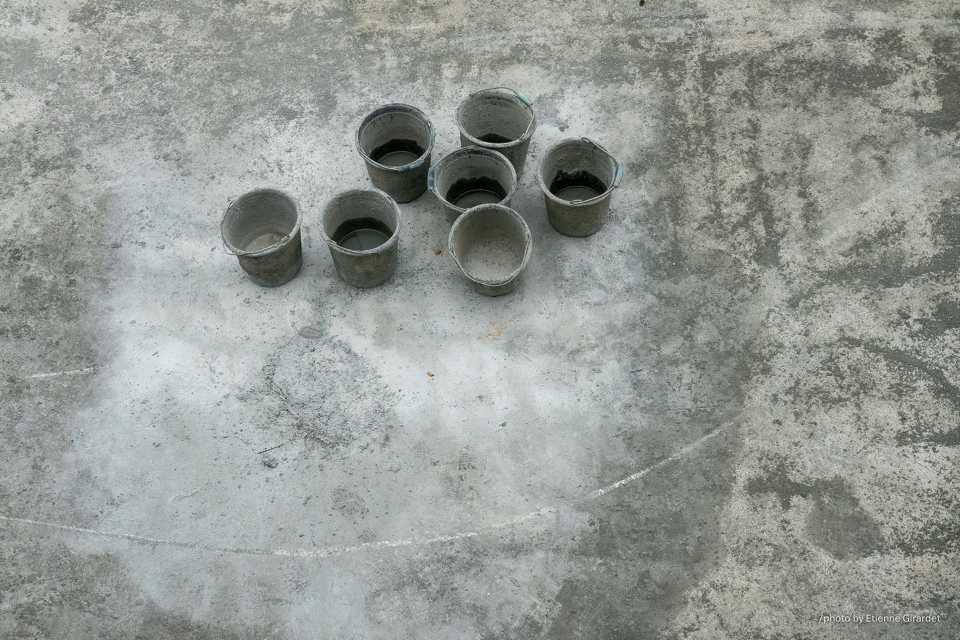 201906_30_RXX05276-grey-concrete-buckets-construction-by-E-Girardet.jpg