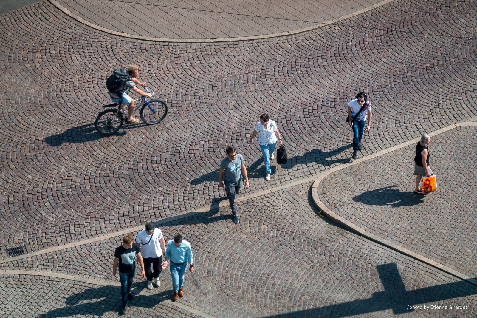 201908_26_RXX07096-street-people-from-above-leipzig-by-E-Girardet.jpg