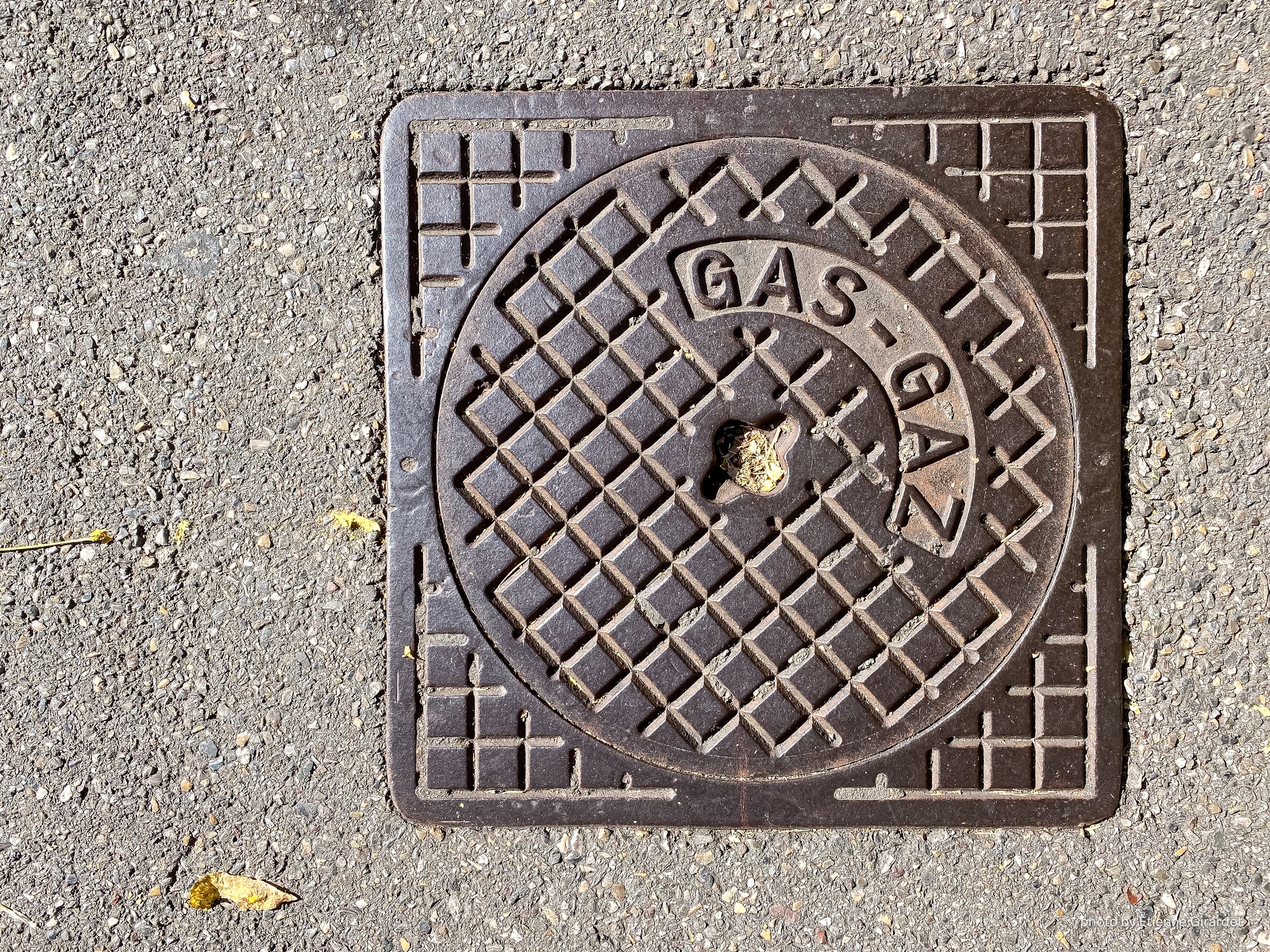 201910_14_IMG_0761-manhole-cover--by-E-Girardet.jpg