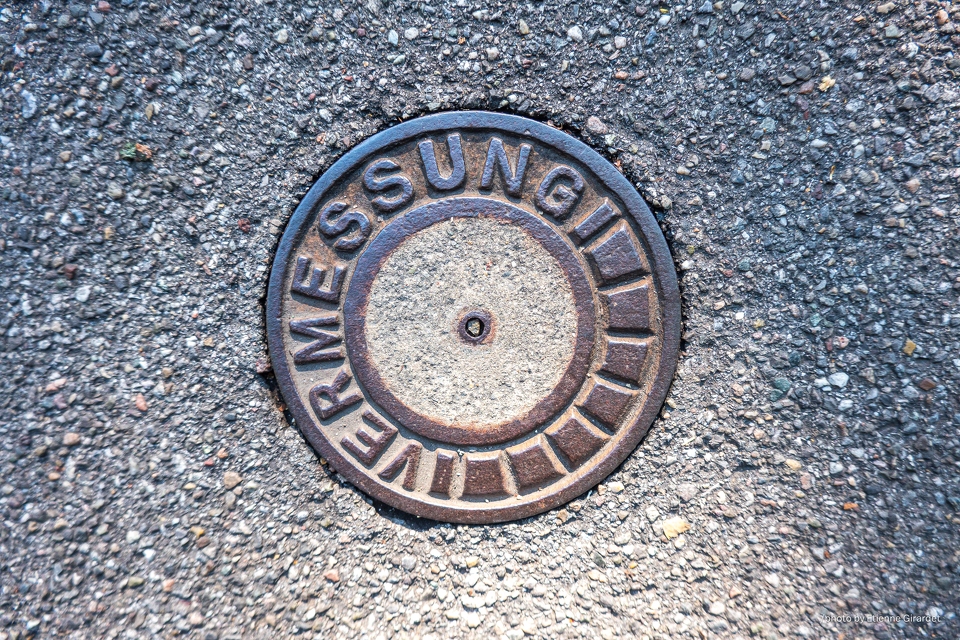 201910_16_RXX08146-manhole-cover--by-E-Girardet.jpg