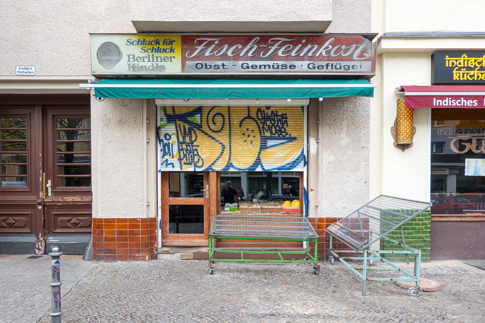 202005_03_RXX08717-berlin-fish-shop-with-graffiti-by-E-Girardet.jpg