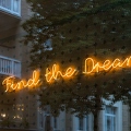 202007_10_RXX08805-find-the-dream-neon-sign-by-E-Girardet.jpg