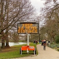 202012_26_IMG_5808-keep-distance-sign-corona-by-E-Girardet.jpg