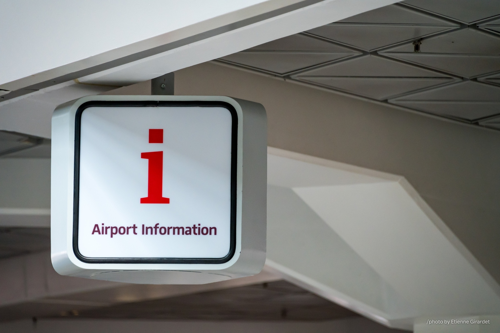 202108_21_ZZ6_8536-airport-information-sign-TXL-by-E-Girardet.jpg